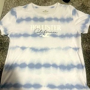 This is a very cute Hollister every day tee. Very comfortable light fabric.